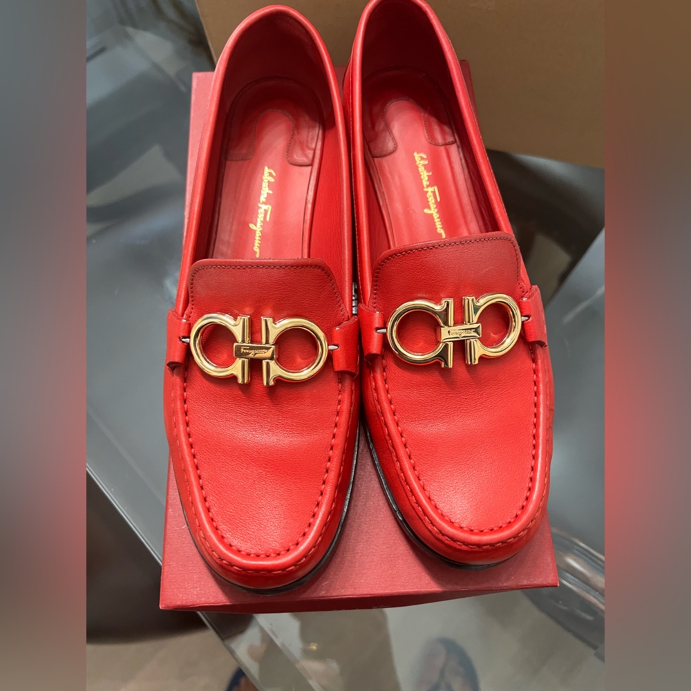 Salvatore Ferragamo Rolo Reversible Gold/Silver Garnici Harware - Red